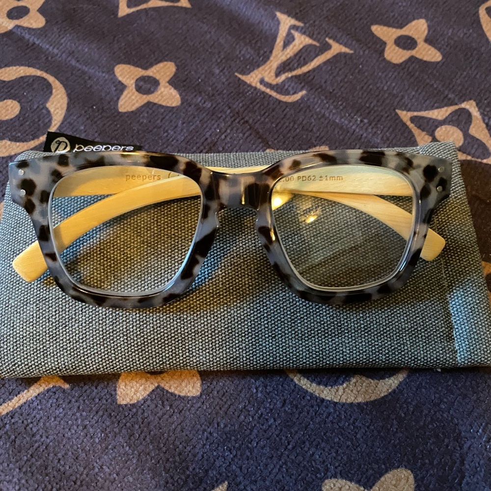 Women’s Peepers readers 2.00 strength